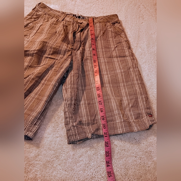 Quiksilver ~ Tan Plaid Flat Front Men’s Shorts Waist 31 - Picture 9 of 13